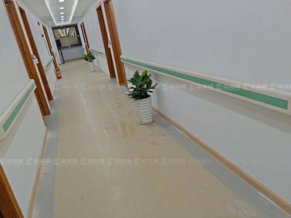 【廣西】南寧市橫縣人民醫(yī)院里的PVC扶手，這個顏色真的漂亮