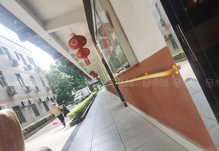花都頤養(yǎng)院走道扶手定制尺寸更合用【藍(lán)品盾】