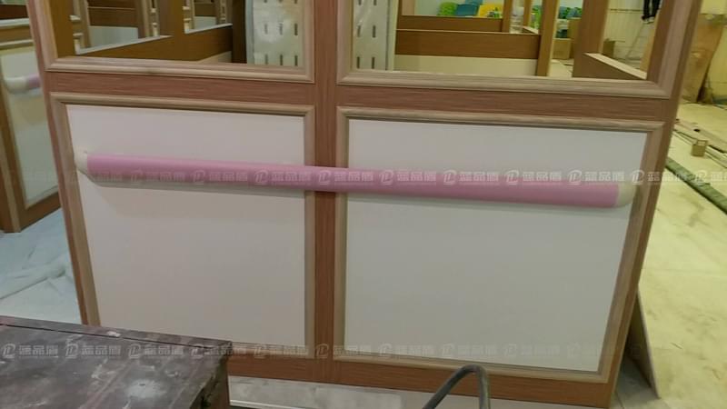 【香港養(yǎng)老院】粉色扶手，更添溫馨！